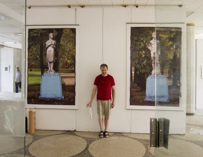 Игорь Пешехонов стирает пыль забвения с бетона памяти