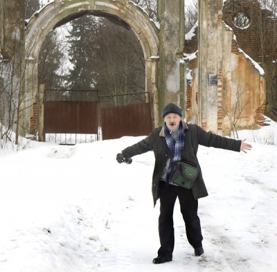 .. и тут выскочил какой-то весёлый местный житель,отобрал фотоаппарат...