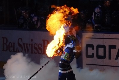 Даниэль Корсо выходит на лед