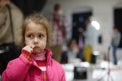 Реакция человека впервые попавшего на открытие фотовыставки с "живым" выступлением артистов.