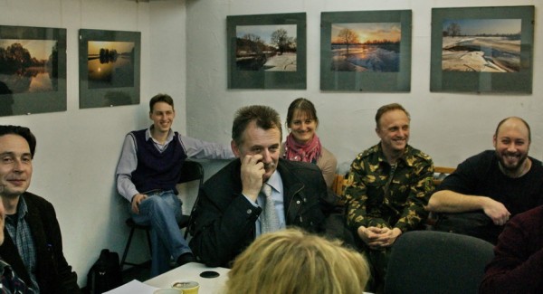 В центре,- Виктор Босак