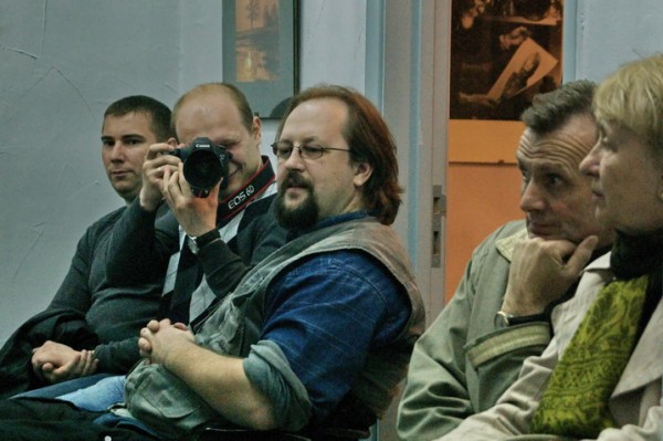 В центре,- Максим Вейзе