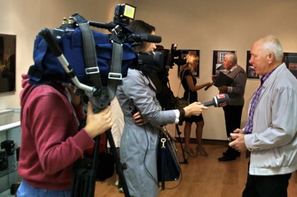 Е.Козюля и С.Ковалёв дают интервью TV