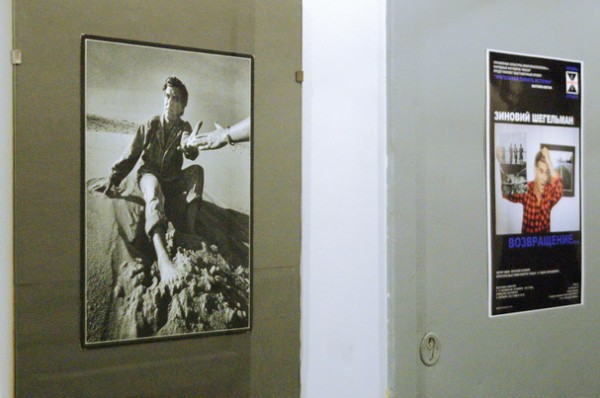 З. Шегельман и рука Св. Балашовой на пленэре.   Фото А. Литин