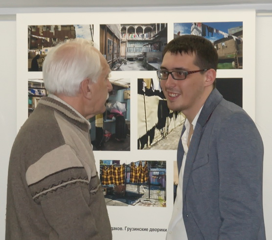Юрий Васильев  и Алексей Тудаков возле своего фотоповествования.
