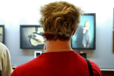 ... или через очки на затылке...