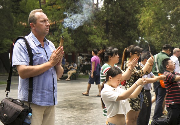 И воскурив благовония в Ламаистском храме Будды