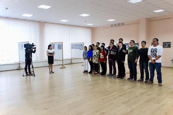 Поздравления автору от китайских студентов подготовительного отделения БГУФК. Спасибо. Это были надежные помощники в оформлении экспозиции... не знающие русский язык