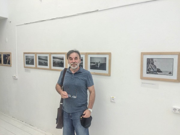 На выставке.